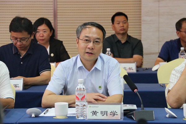 2.伟德国际1946源于英国党委书记黄明学主持座谈会_副本.jpg